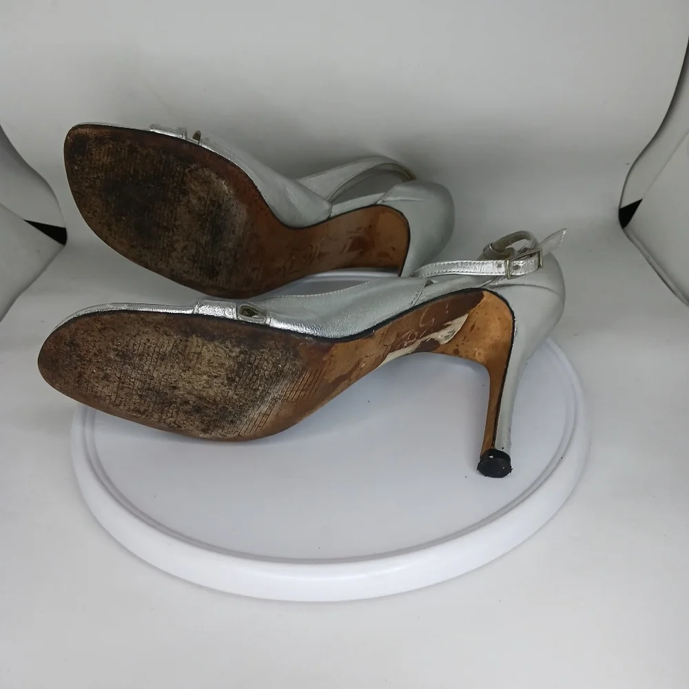 Stuart Weitzman - Picture 4 of 4